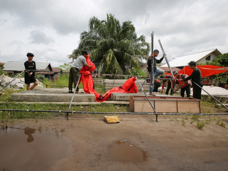 MEMBONGKAR TENDA POSKO 