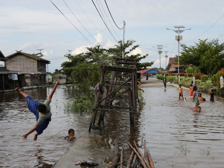BERMAIN di GENANGAN AIR