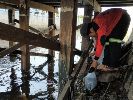 AMBIL TUMPUKAN SAMPAH 