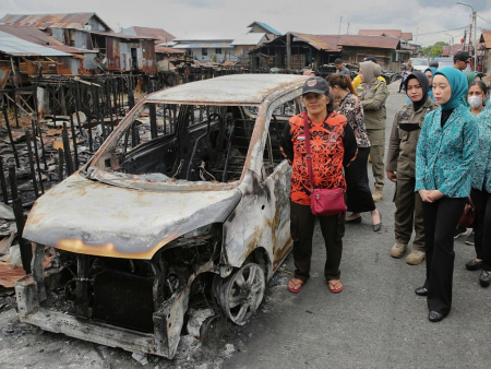 TINJAU LOKASI KEBAKARAN