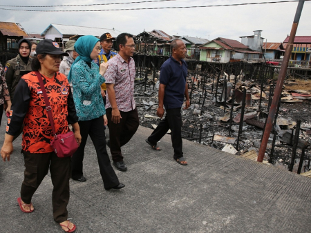 TINJAU LOKASI KEBAKARAN 