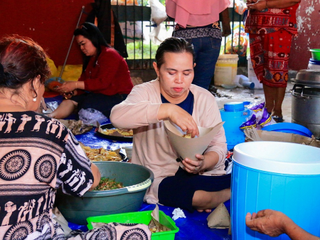 NASI BUNGKUS UNTUK PENGUNGSI
