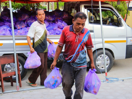 BANTUAN UNTUK KORBAN BANJIR