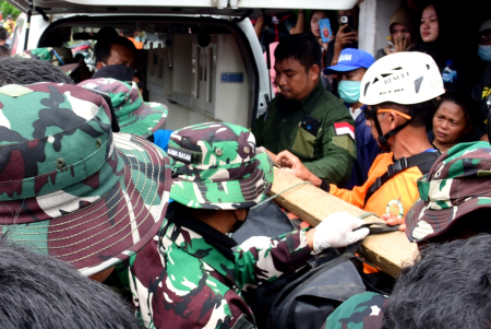 JENAZAH KORBAN TANAH LONGSOR