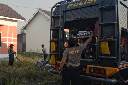 NYALAKAN MESIN POMPA AIR