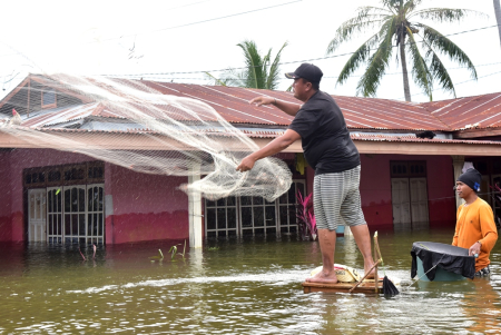 TEBAR JALA DI BANJIR