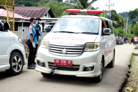 MOBIL JENAZAH KORBAN TANAH LONGSOR