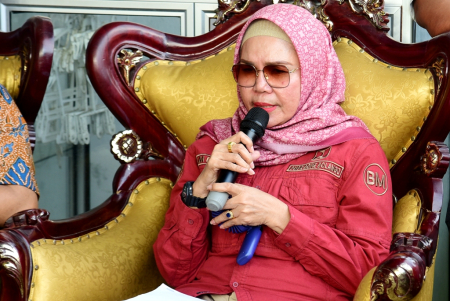 PENCARIAN KORBAN TANAH LONGSOR DIHENTIKAN