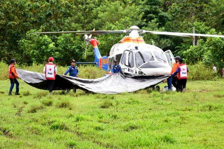 PERSIAPAN EVAKUASI KORBAN TANAH LONGSOR