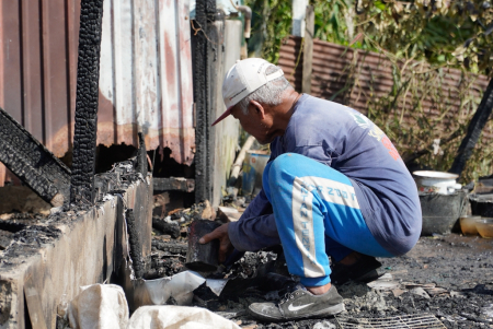 MENCARI SISA BARANG BERHARGA