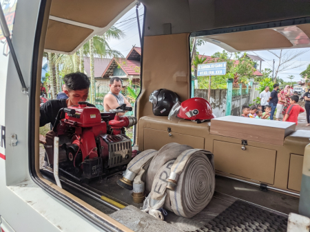 TURUNKAN MESIN PENYEMPROT AIR