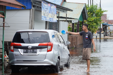 MENCUCI MOBIL di GENANGAN AIR