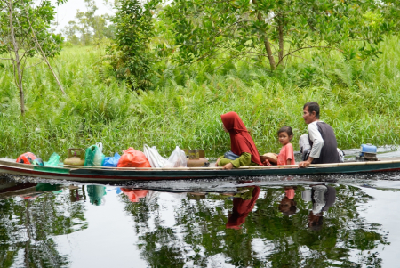 ANGKUTAN KELOTOK SAAT BANJIR