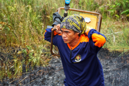 MEMBAWA MESIN POMPA AIR