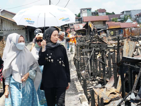 TINJAU LOKASI KEBAKARAN