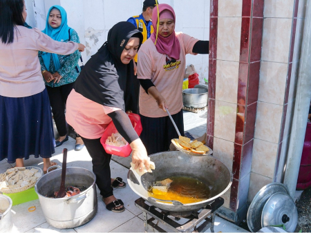 MEMASAK di DAPUR UMUM