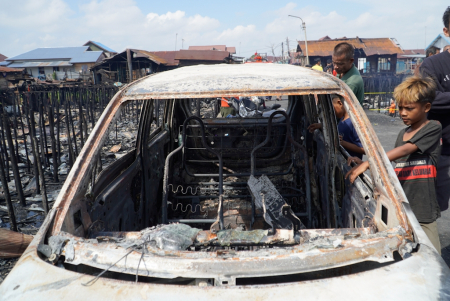 MELIHAT MOBIL HANGUS TERBAKAR 