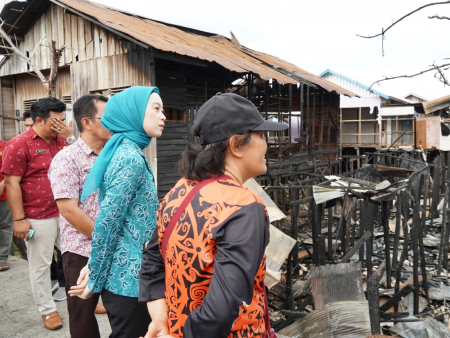 MENINJAU LOKASI KEBAKARAN