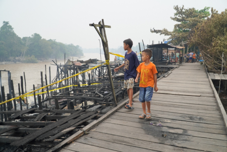 MELIHAT SISA PUING KEBAKARAN 