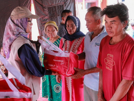 SERAHKAN BANSOS KORBAN KEBAKARAN