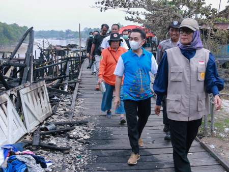 TINJAU LOKASI KEBAKARAN