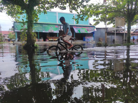 LEWATI GENANGAN AIR