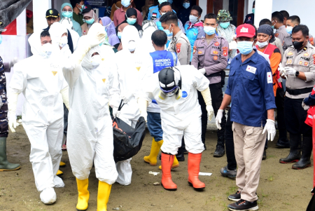 SERAHKAN JENAZAH KEPADA KELUARGA
