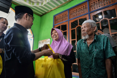 SERAHKAN BANTUAN SEMBAKO KORBAN KEBAKARAN 
