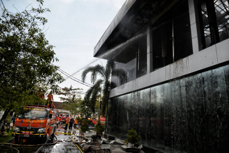 PEMADAMAN KEBAKARAN GEDUNG DPMPTSP KALTENG 