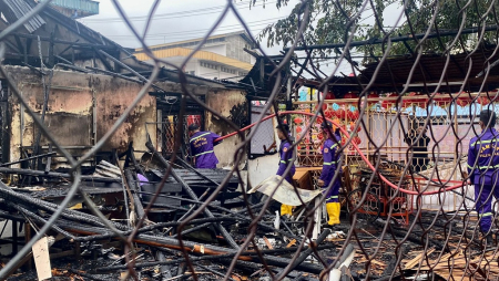 KEBAKARAN HANGUSKAN TIGA RUKO di SINGKAWANG