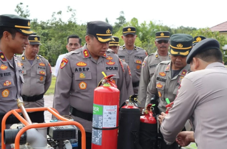 PERIKSA PERALATAN PENANGANAN KARHUTLA