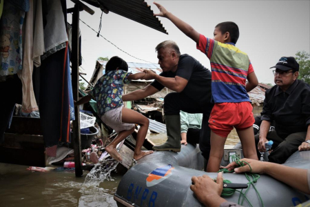 EVAKUASI KORBAN BANJIR