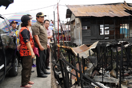 MENINJAU LOKASI KEBAKARAN