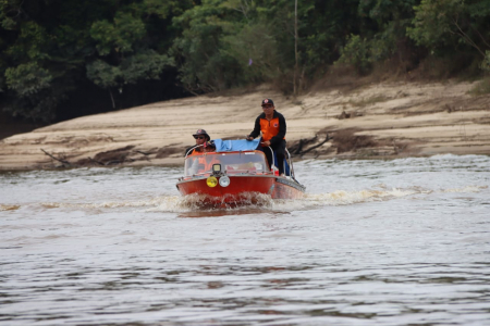 SALURKAN BANTUAN MELALUI JALUR SUNGAI