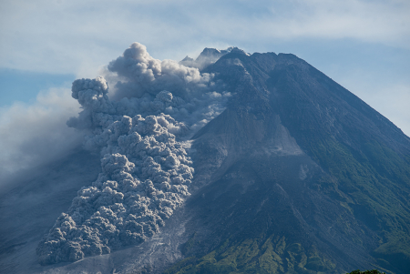 AWAN PANAS GUGURAN MERAPI
