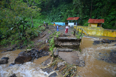BANJIR BANDANG PARIANGAN