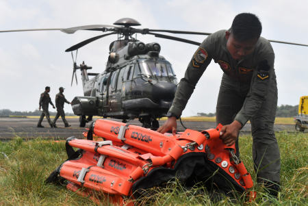 BANTUAN HELIKOPTER TNI AU UNTUK PEMADAMAN KARHUTLA