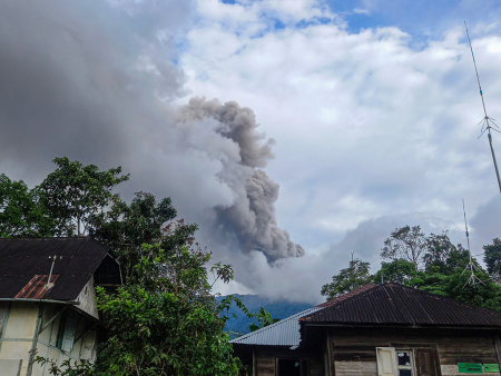 ERUPSI GUNUNG MARAPI