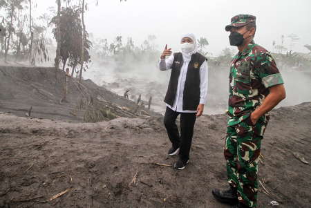 GUBERNUR JAWA TIMUR TINJAU LOKASI DAMPAK APG GUNUNG SEMERU