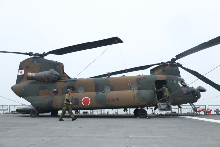 JEPANG KIRIM HELI CHINOOK UNTUK ATASI KARHUTLA