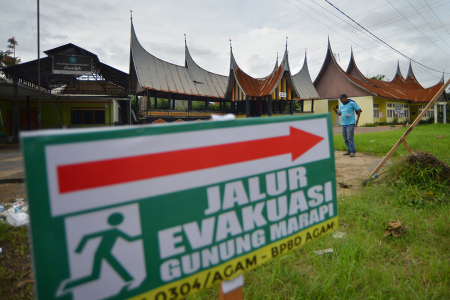 PETUNJUK ARAH JALUR EVAKUASI GUNUNG MARAPI