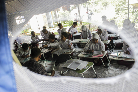 SEKOLAH DARURAT UNTUK PENYINTAS GEMPA CIANJUR