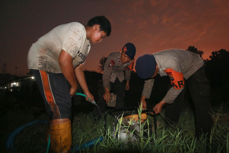 BANTU SIAPKAN POMPA AIR