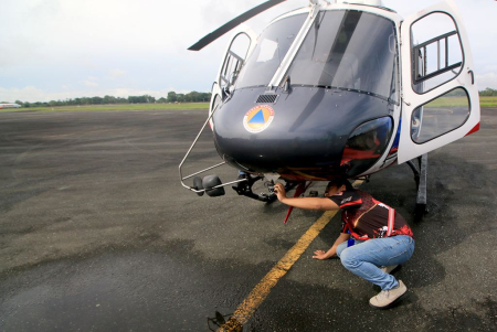 PERIKSA KONDISI HELIKOPTER