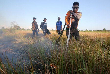 PADAMKAN KARHUTLA DI LANDASAN ULIN