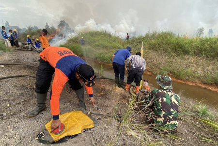 PERSIAPKAN ALAT UNTUK PADAMKAN KARHUTLA