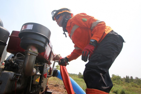 NYALAKAN MESIN POMPA AIR