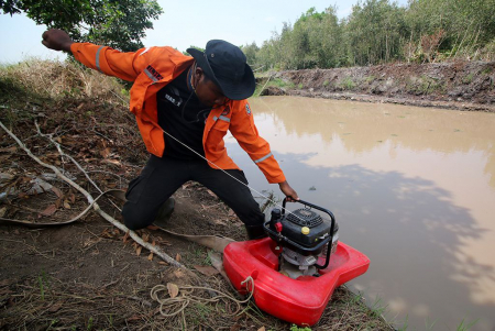 NYALAKAN MESIN POMPA AIR