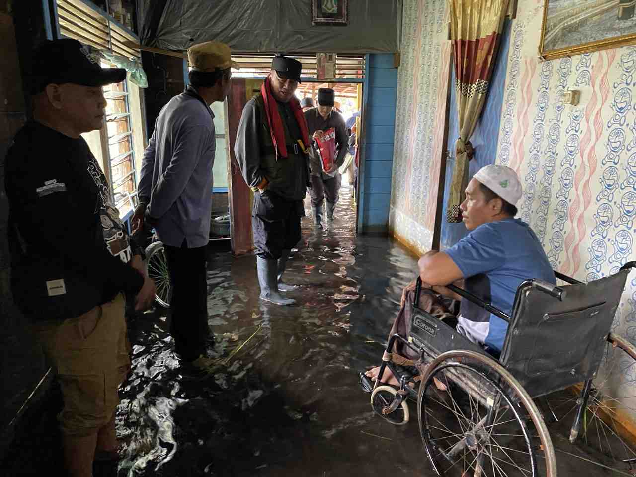 KUNJUNGI RUMAH WARGA TERDAMPAK BANJIR