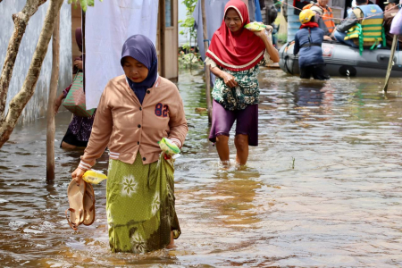 LEWATI GENANGAN AIR